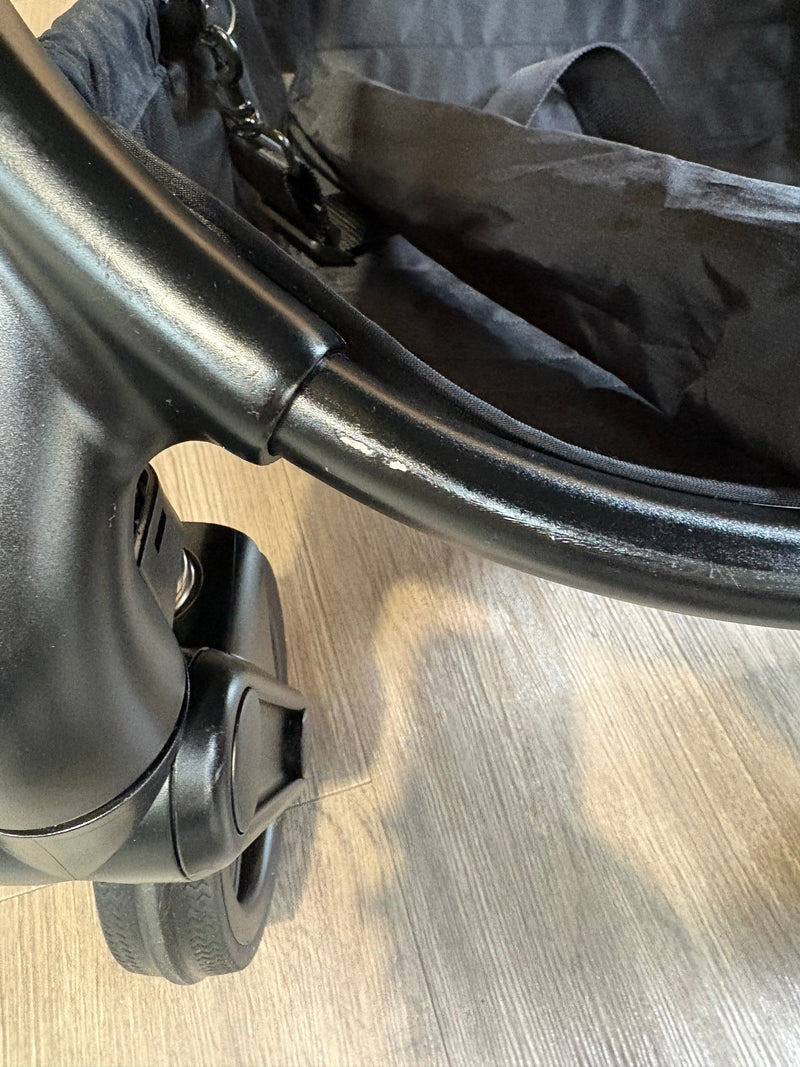 PRE LOVED iCandy Peach 7 Travel System - Jet/Black