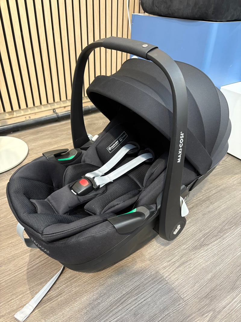 EX DISPLAY Maxi-Cosi Pebble 360 Pro2 Car Seat - Twillic Black