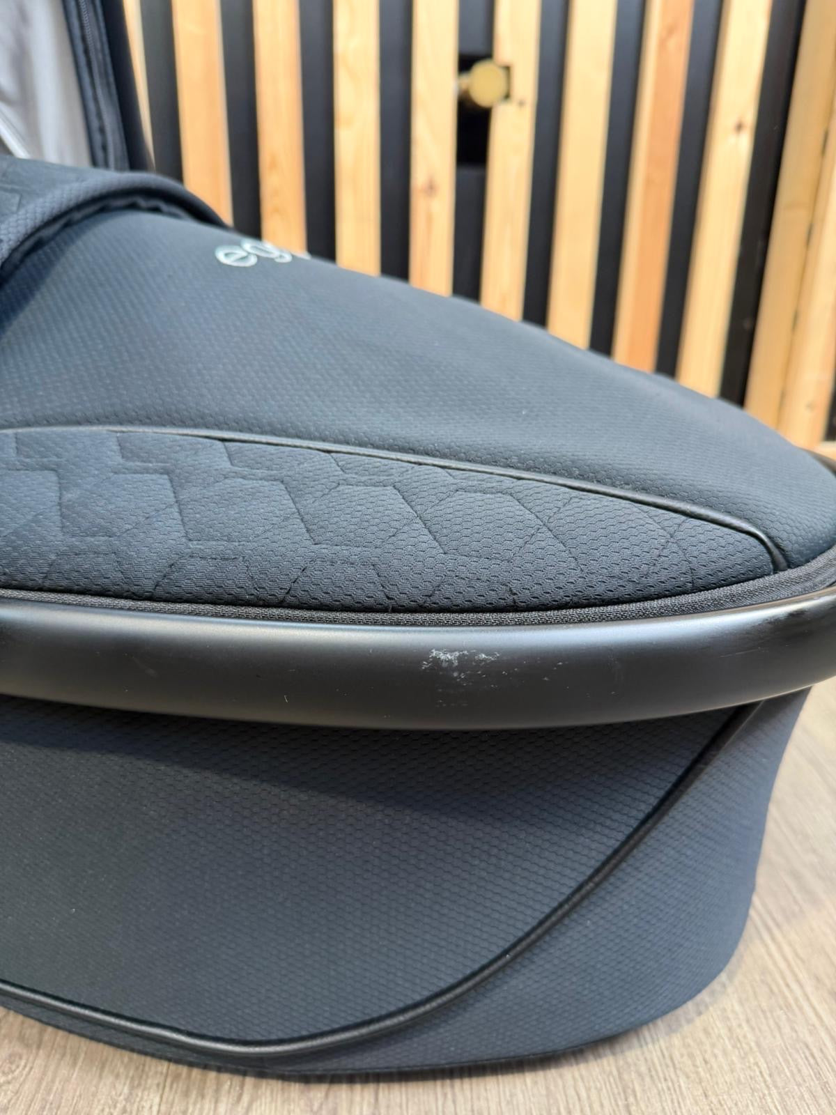 PRE LOVED egg2 Carrycot - Just Black