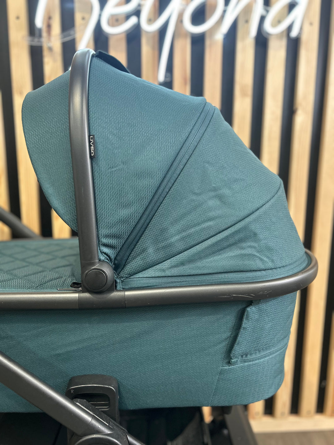 PRE LOVED Venicci Tinum 2.0 Special Edition Travel System - Teal Bay