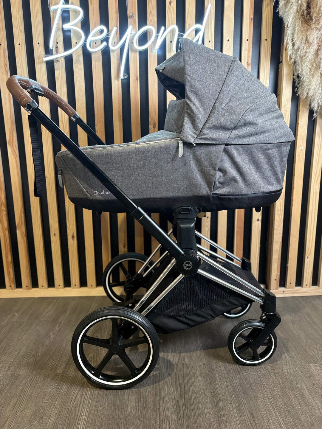 PRE LOVED Cybex Priam Pram + Pushchair - Manhattan Grey/Chrome