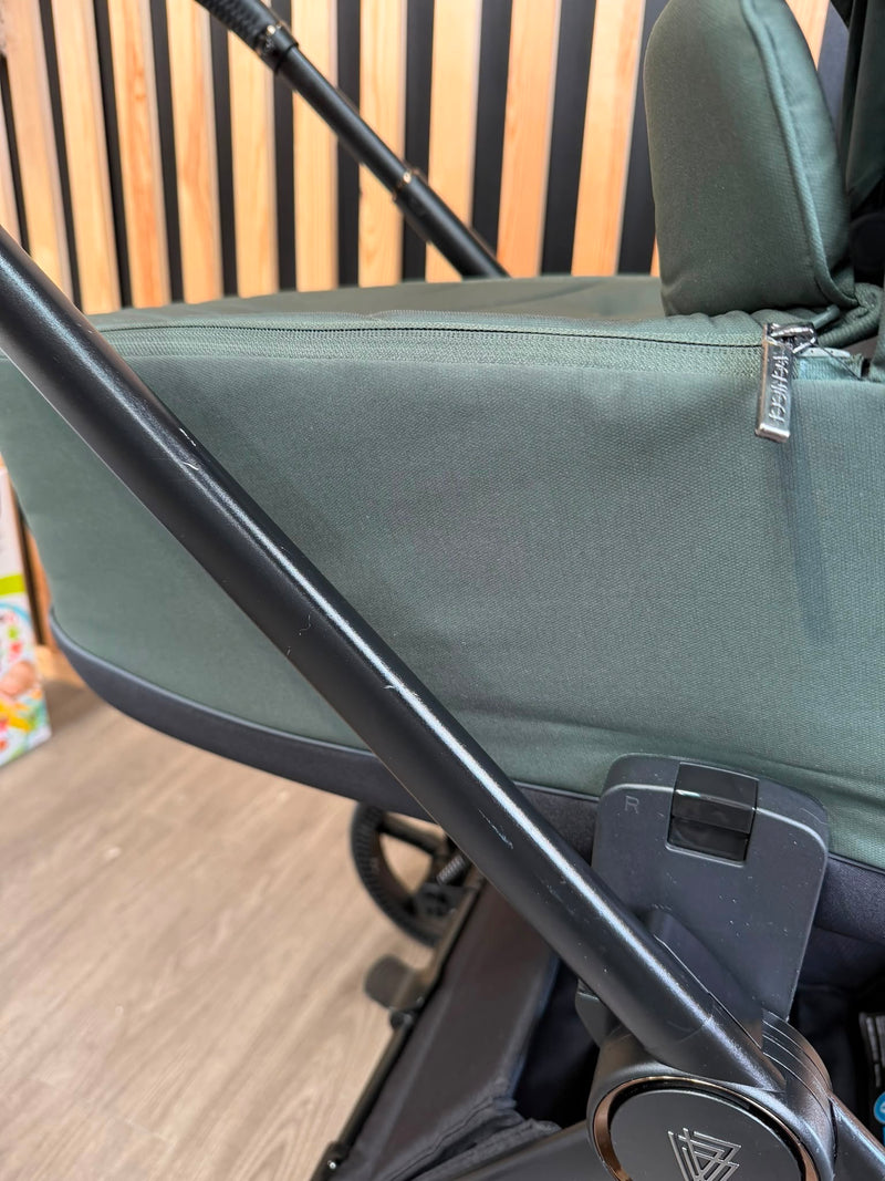 PRE LOVED Venicci Claro 2-in-1 Travel System - Forest