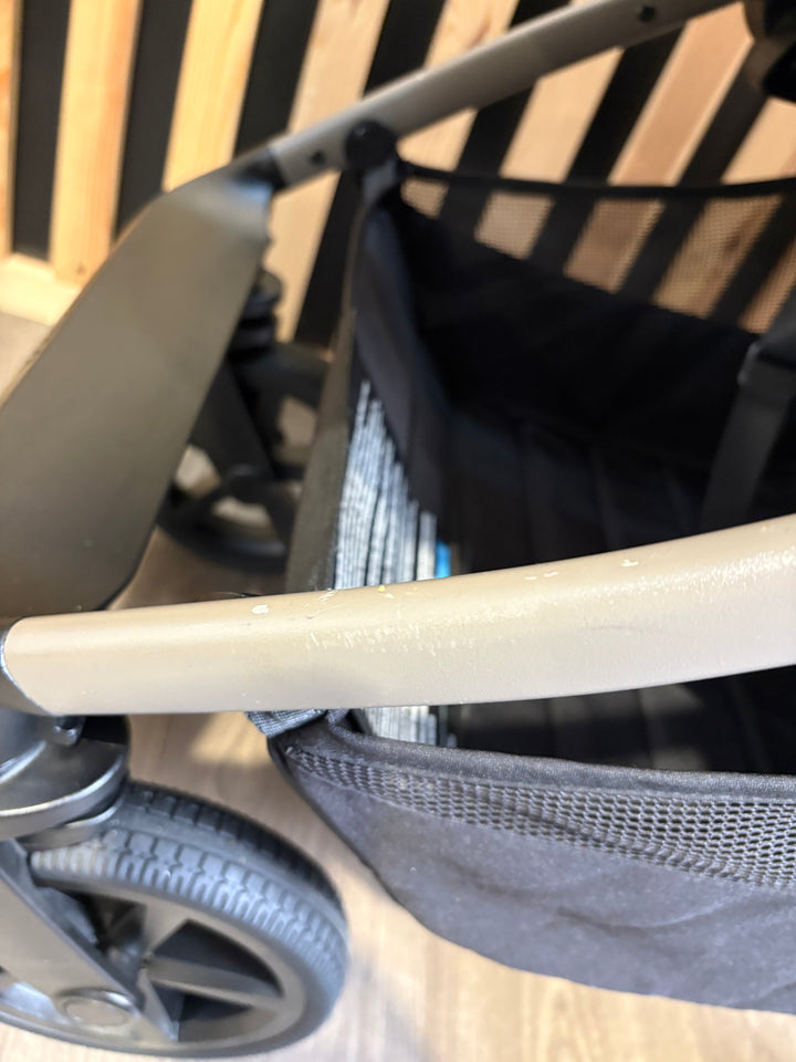 PRE LOVED Venicci Tinum Upline Travel System - Leo