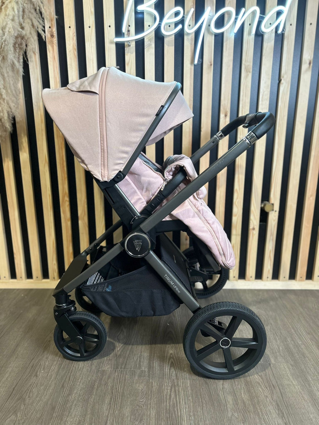 PRE LOVED Venicci Tinum Upline 3in1 Travel System Including Cosmo Car Seat - Misty Rose