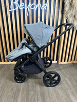 PRE LOVED Venicci Tinum Upline 2in1 Travel System - Classic Grey