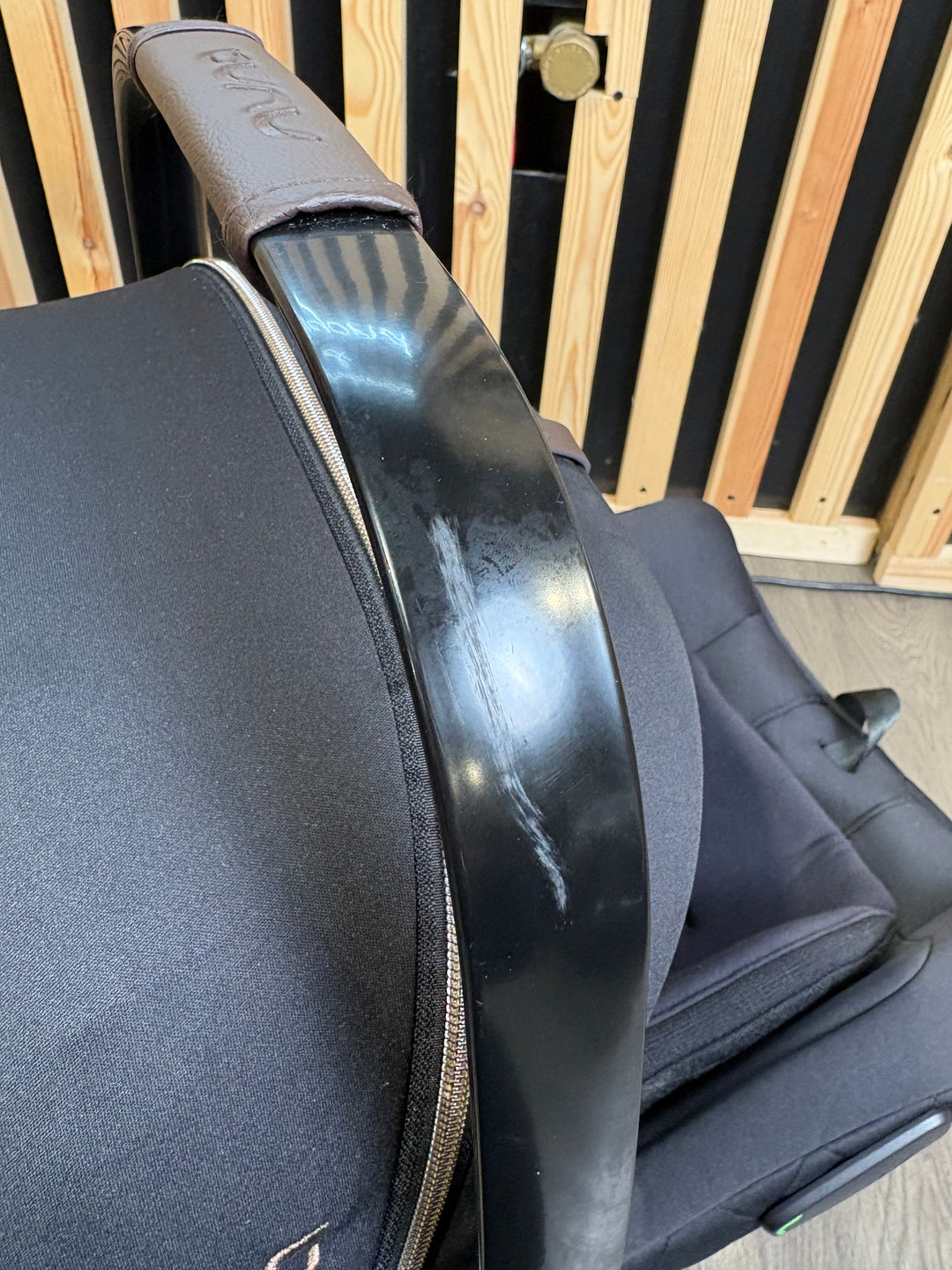 PRE LOVED Nuna Mixx w/ Cari Next Infant Car Seat Carrycot & Pipa Next - Caviar