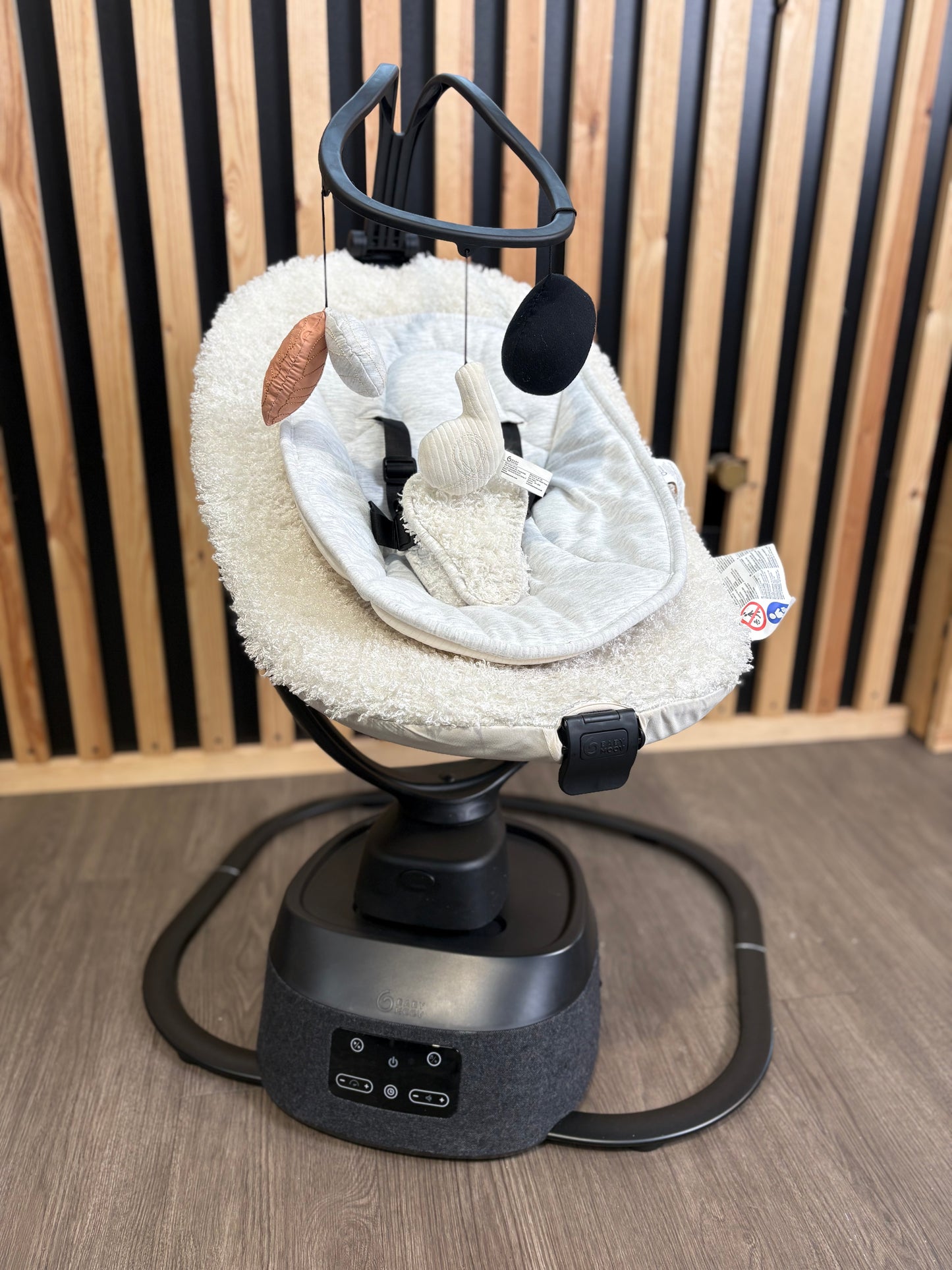 PRE LOVED Babymoov Swoon Evolution - Black & White