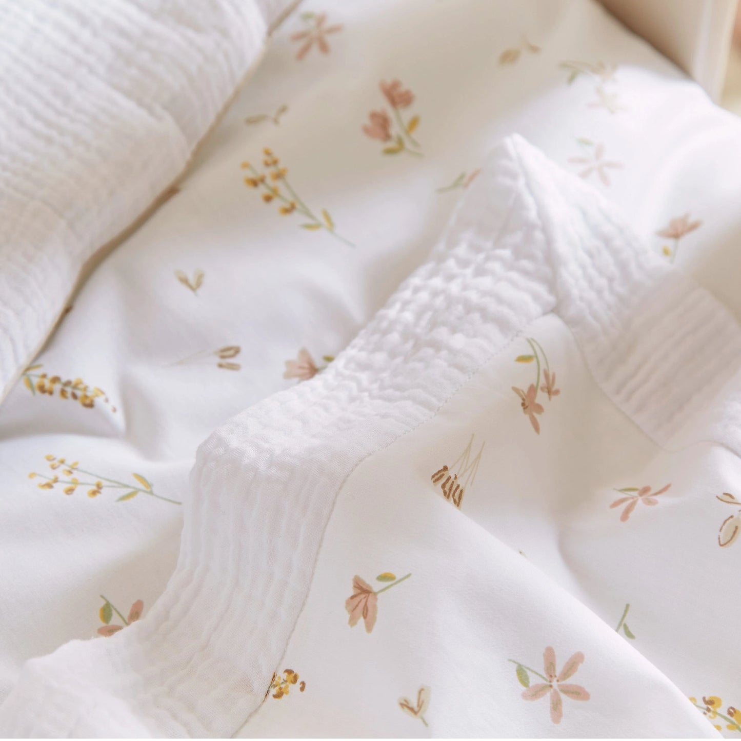 CuddleCo Universal Crib/Co-Sleeper Bedding Set - Meadow