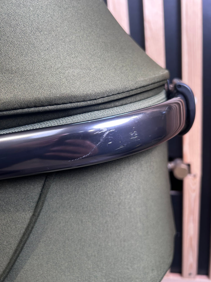 PRE LOVED egg2 Travel System - Olive