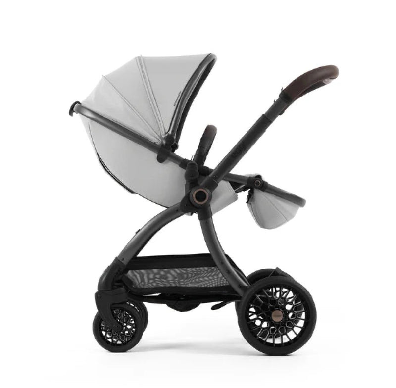 EX DISPLAY Aston Martin egg3 Luxury Travel System - Soft Grey
