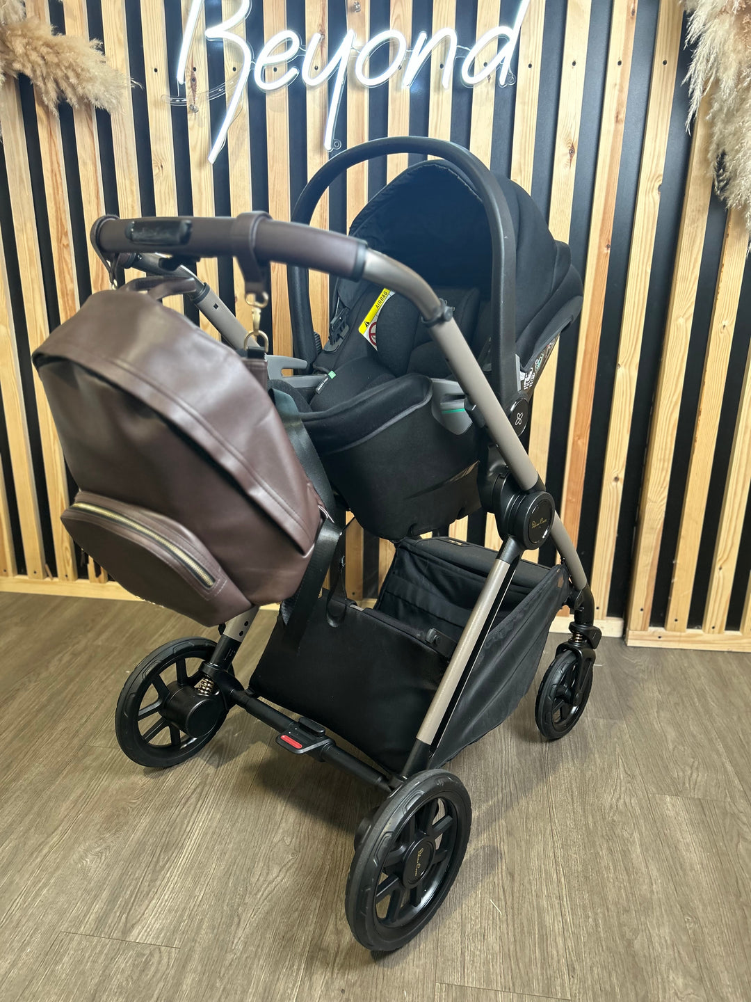 PRE LOVED Silver Cross Reef Pushchair, Dream Car Seat + Accessories - Earth