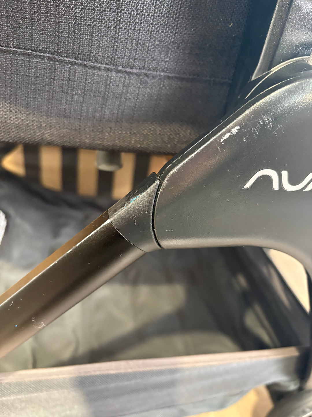 PRE LOVED Nuna Triv & LYTL Carrycot - Caviar