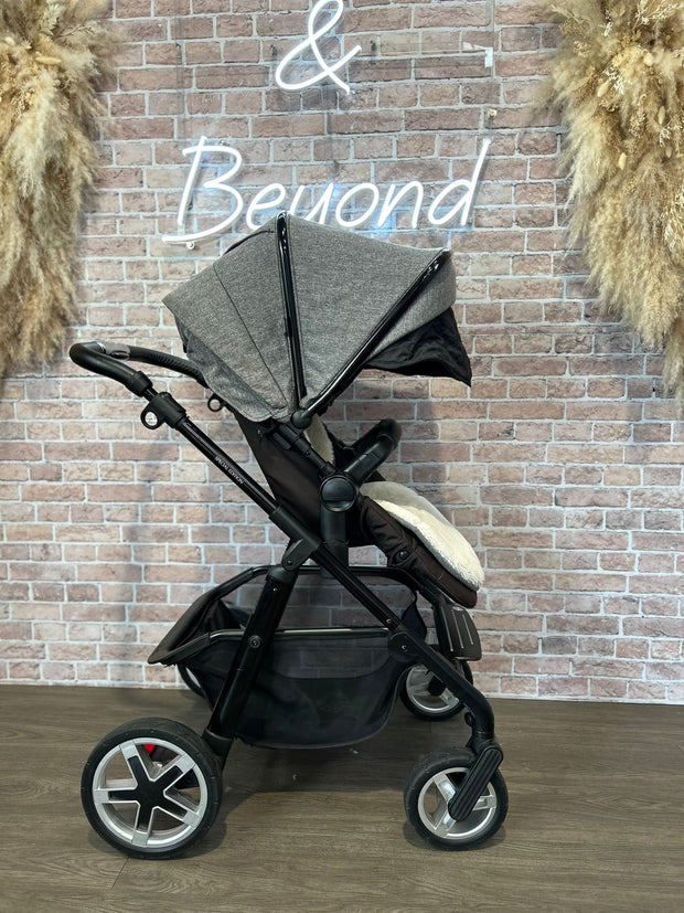 PRE LOVED Silver Cross Pioneer Travel System - Monomarque