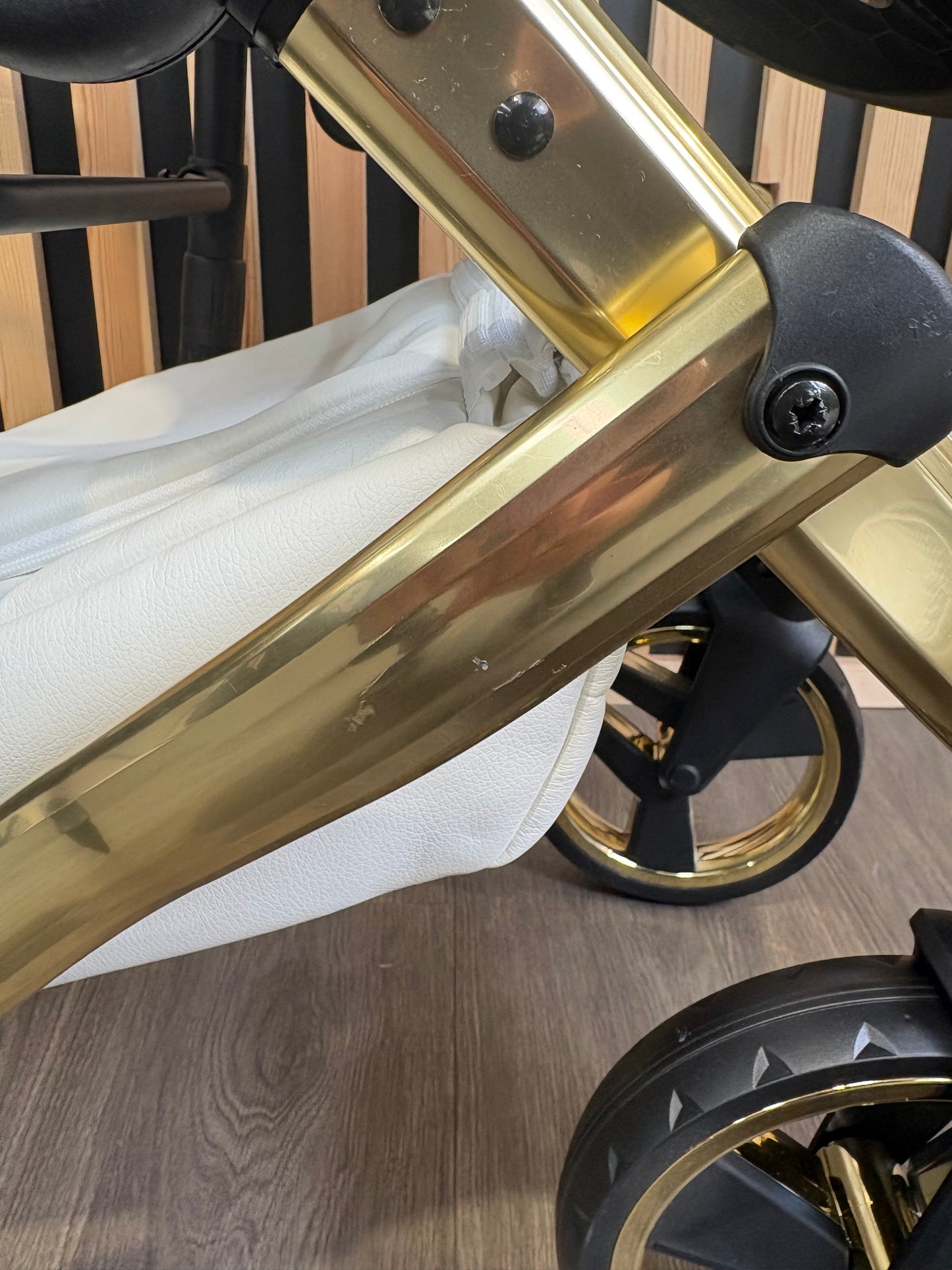 EX DISPLAY Junama Diamond 3in1 Travel System - Fluo Individual White & Gold