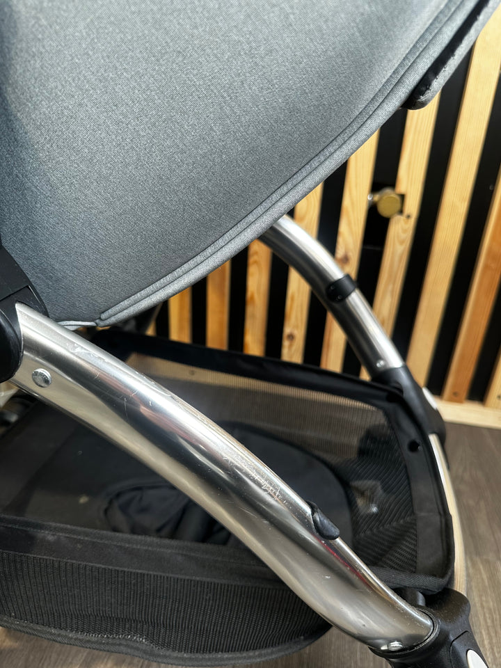 PRE - LOVED egg2 Monument Grey Travel system