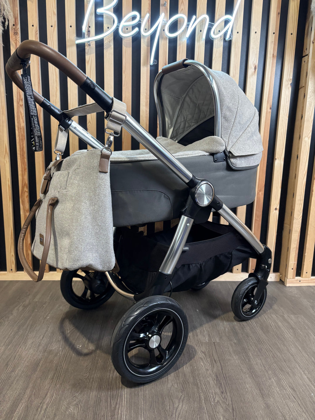 PRE LOVED Mamas & Papas Ocarro Travel System - Heritage
