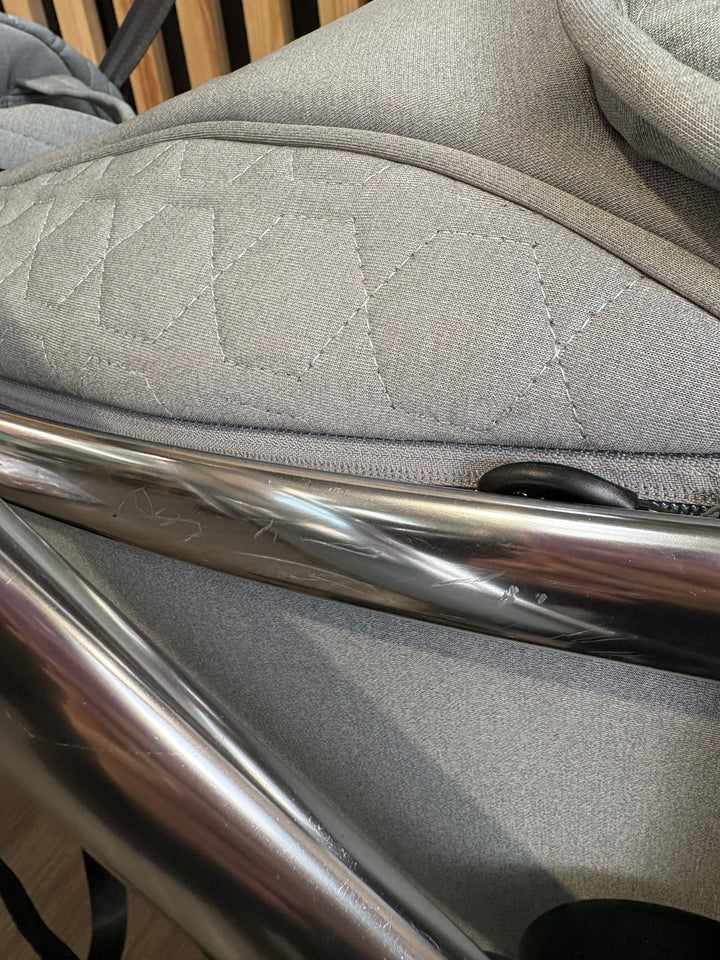 PRE LOVED egg2 Travel System - Monument Grey