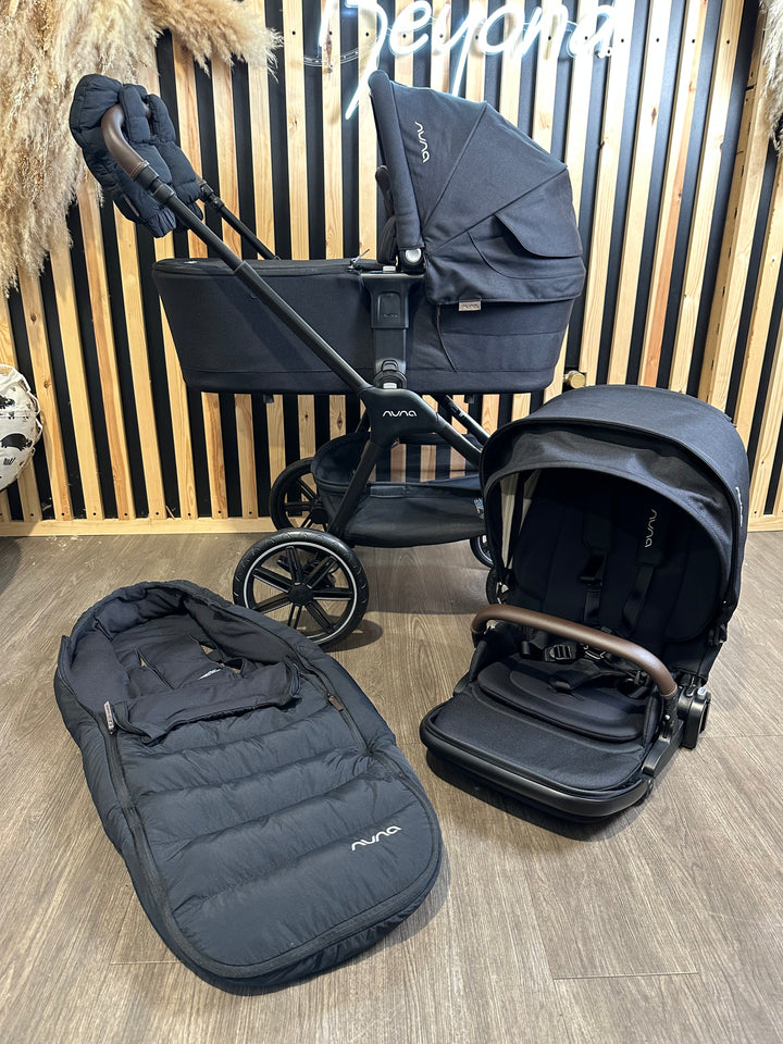 PRE LOVED Nuna Triv LX Pushchair, LYTL Carrycot + Accessories - Caviar