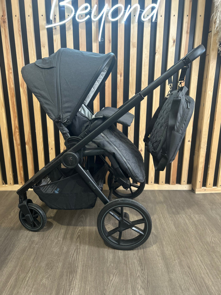 EX DISPLAY Venicci Tinum Edge 2-in-1 Travel System - Charcoal
