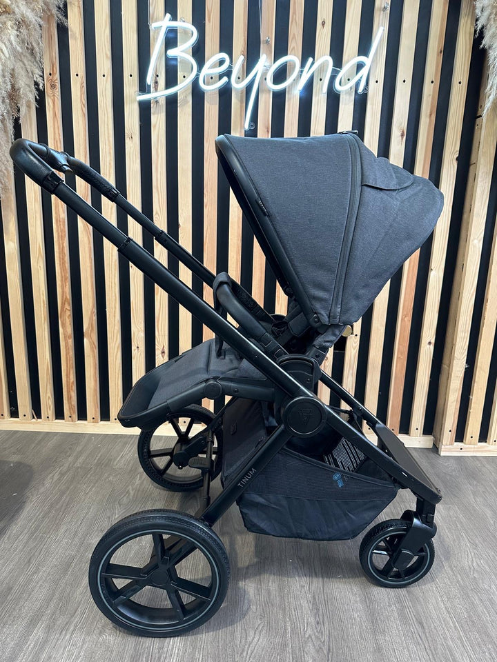 PRE LOVED Venicci Tinum Edge Travel System - Charcoal