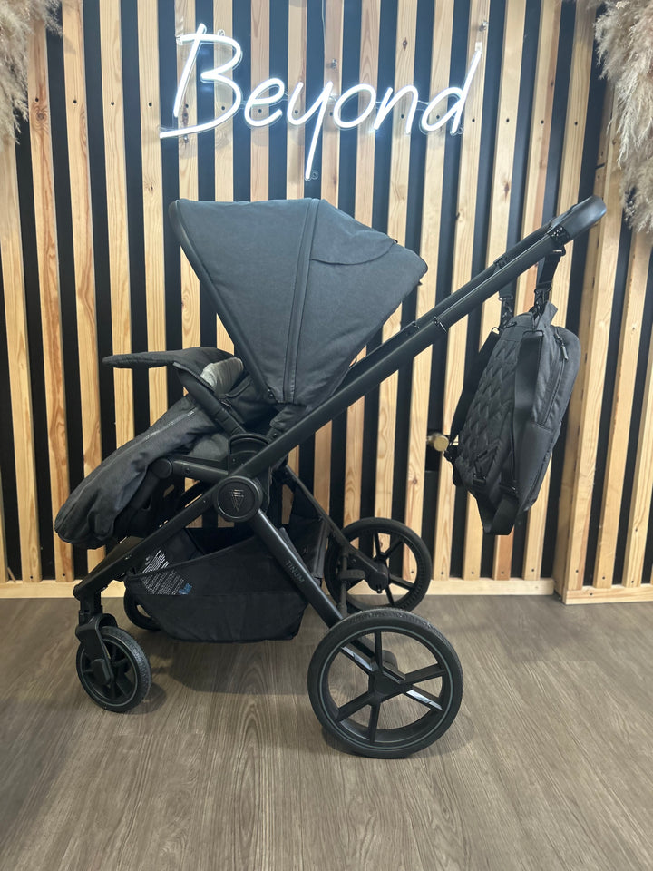 EX DISPLAY Venicci Tinum Edge 2-in-1 Travel System - Charcoal