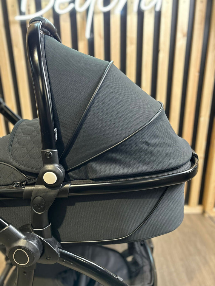 PRE LOVED Egg2 Special Edition Travel System - Just Black