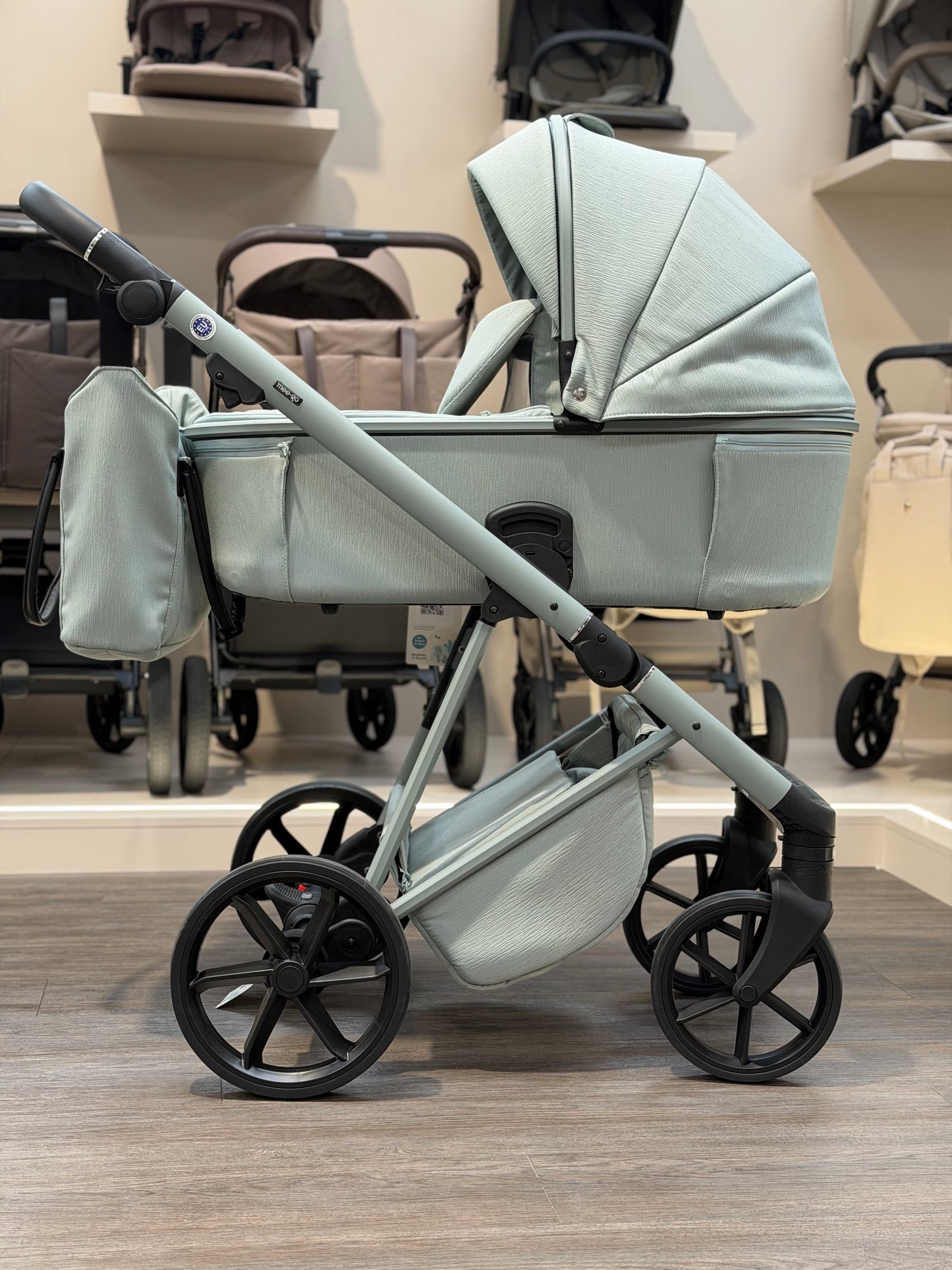EX DISPLAY Mee-Go Milano Natura 2-in-1 Travel System – Mint