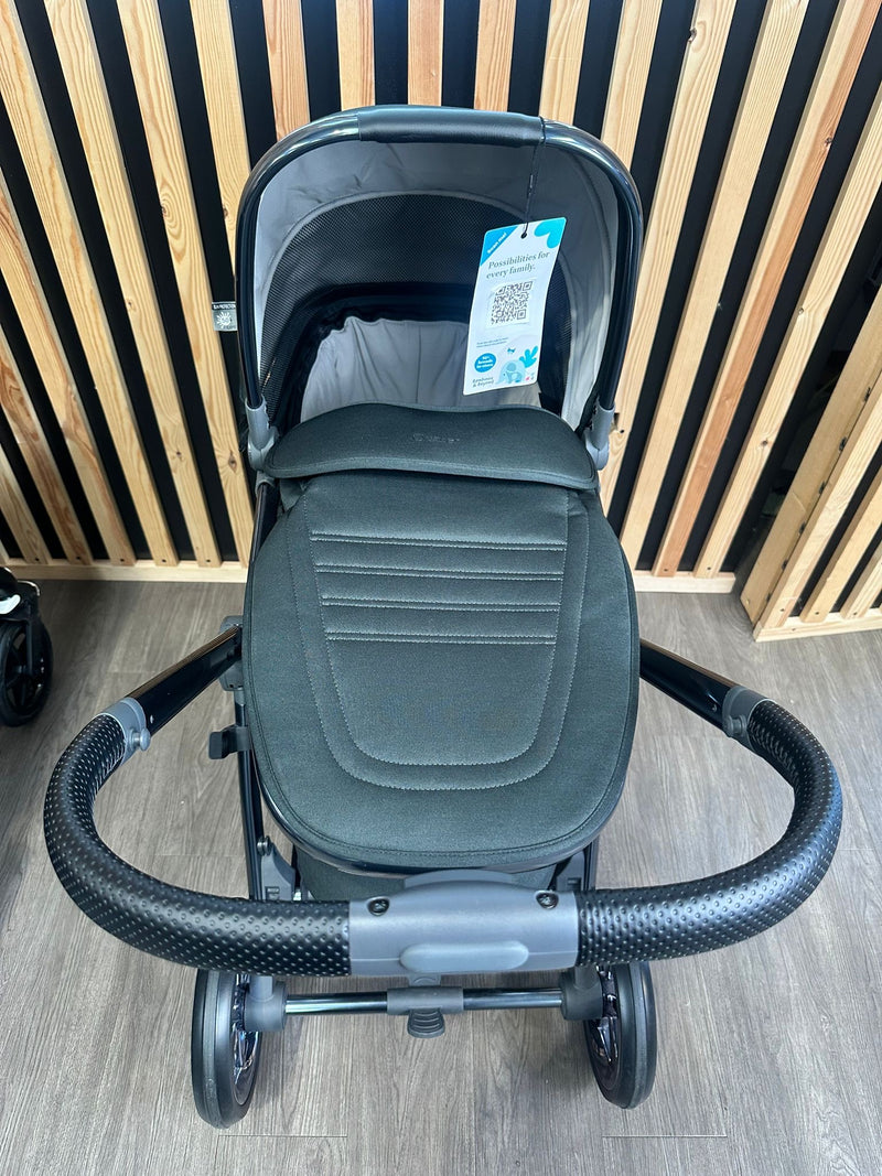EX DISPLAY Babystyle Oyster4 Pram + Pushchair - Black Olive