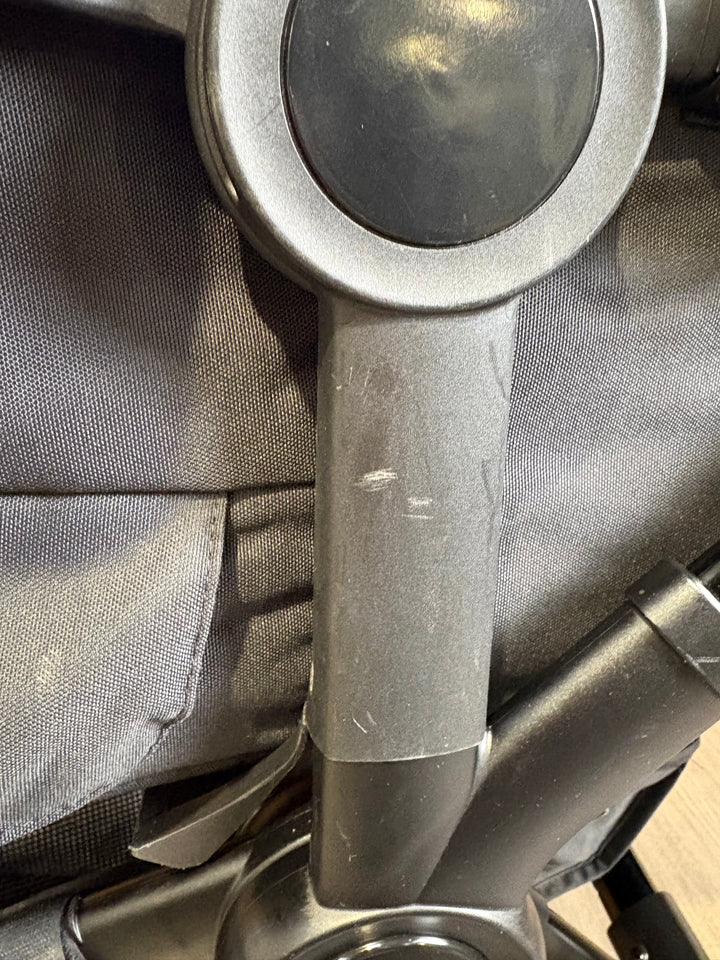 PRE LOVED Bugaboo Donkey5 Twin Bundle - Midnight Black