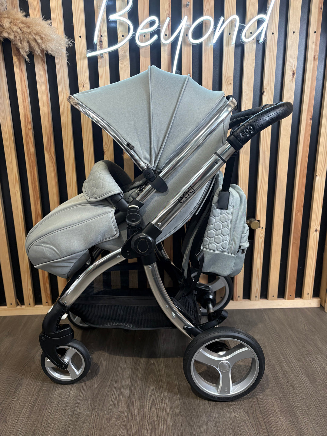 PRE LOVED egg2 Travel System - Monument Grey