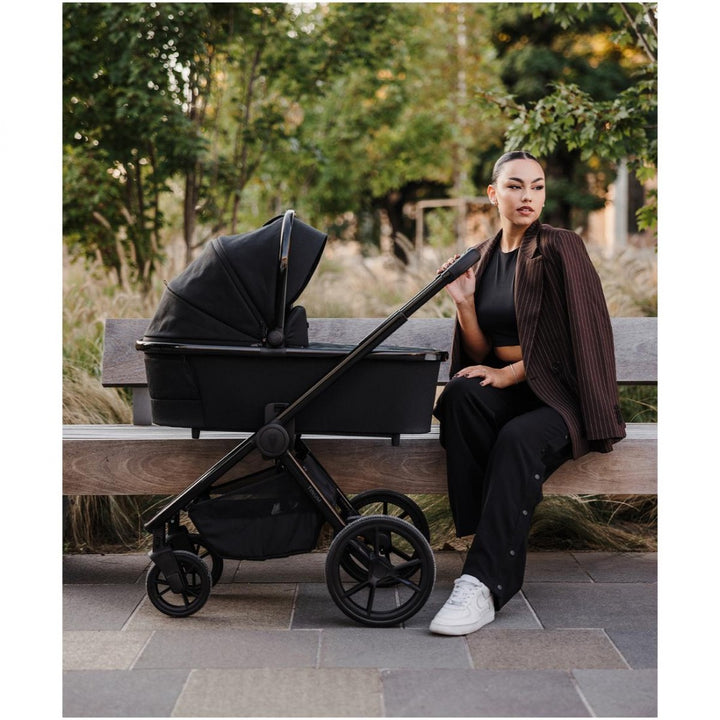 Venicci Tinum Edge 3in1 Travel System Inc Cosmo Car Seat - Raven