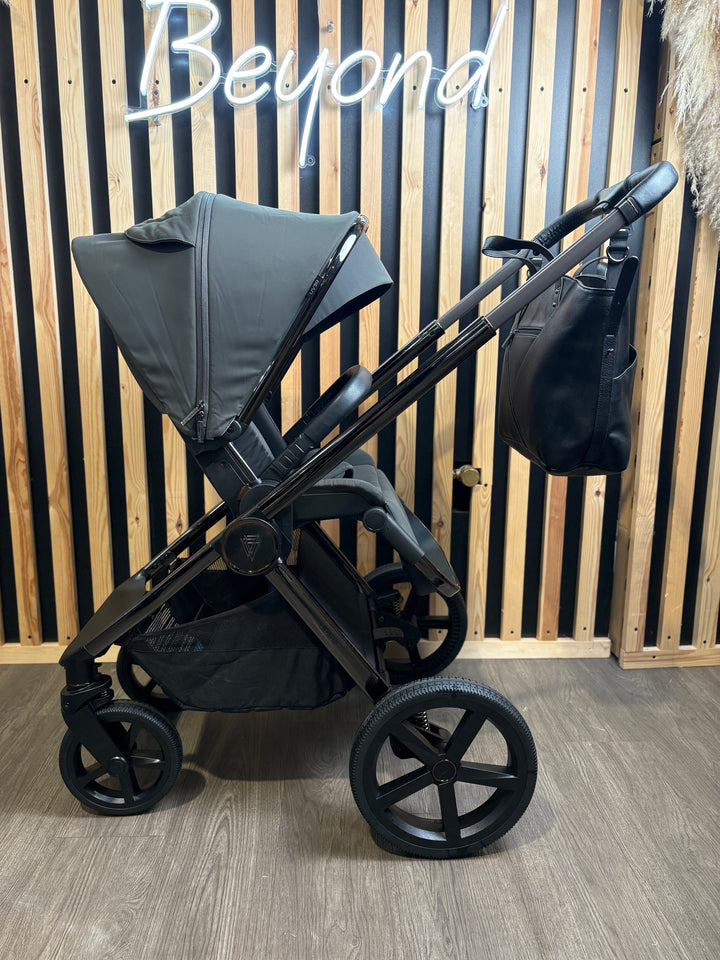 PRE LOVED Venicci Tinum Upline 2in1 Travel System - Lava SE