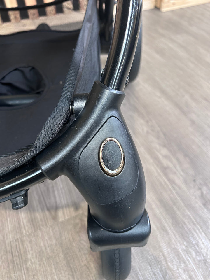 PRE LOVED egg2 Travel System - Jurassic Gold