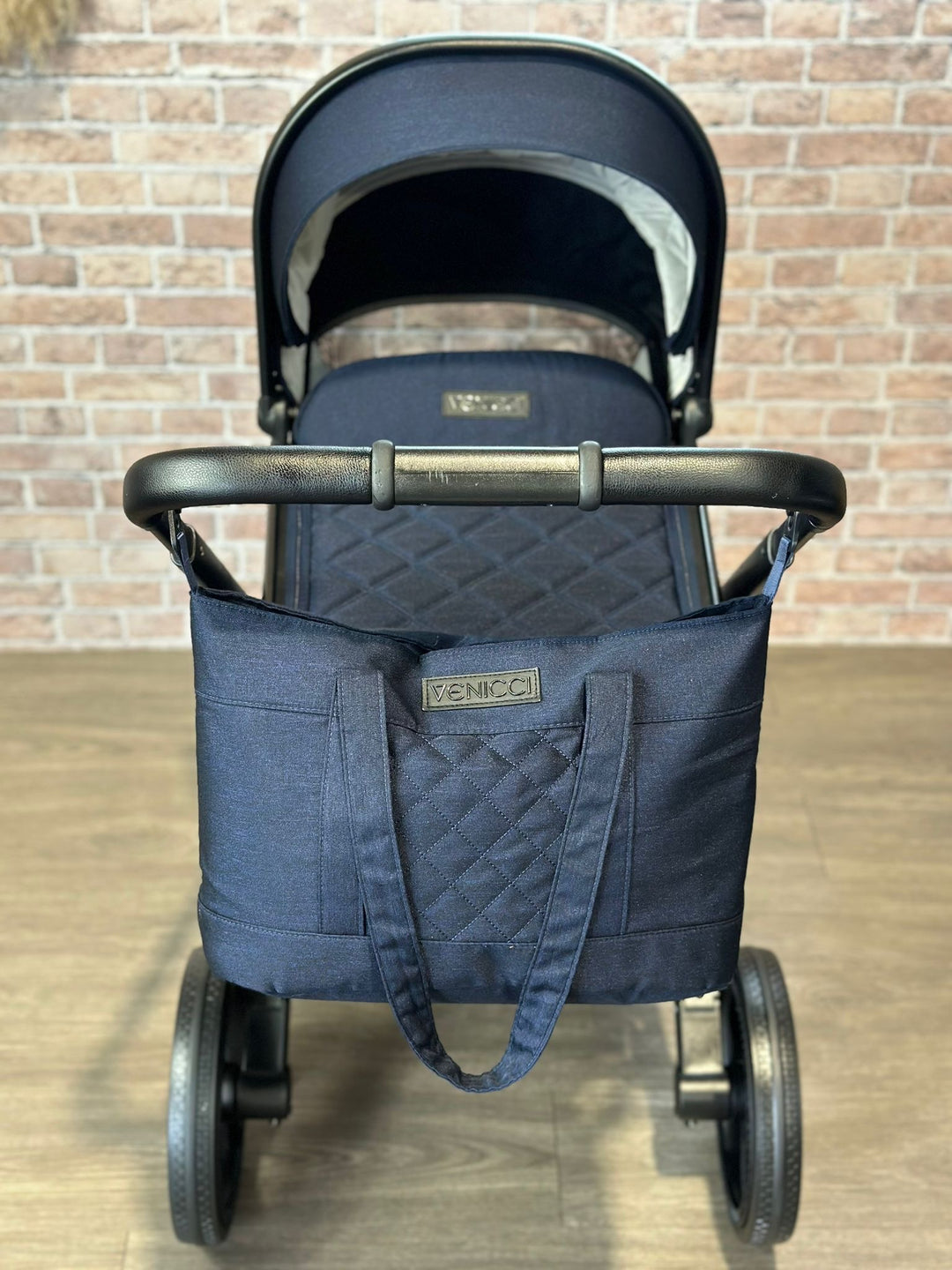 PRE LOVED Venicci Tinum 2.0 Travel System Including Brand New Venicci Engo I Size Car Seat & Isofix Base - Sapphire