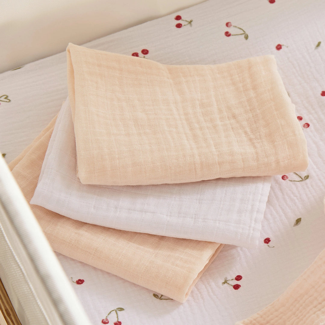 CuddleCo Universal Crib/Co-Sleeper Bedding Set - Ditsy Cherry