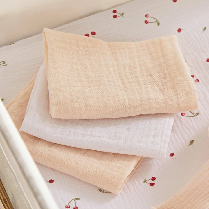 CuddleCo Universal Crib/Co-Sleeper Bedding Set - Ditsy Cherry