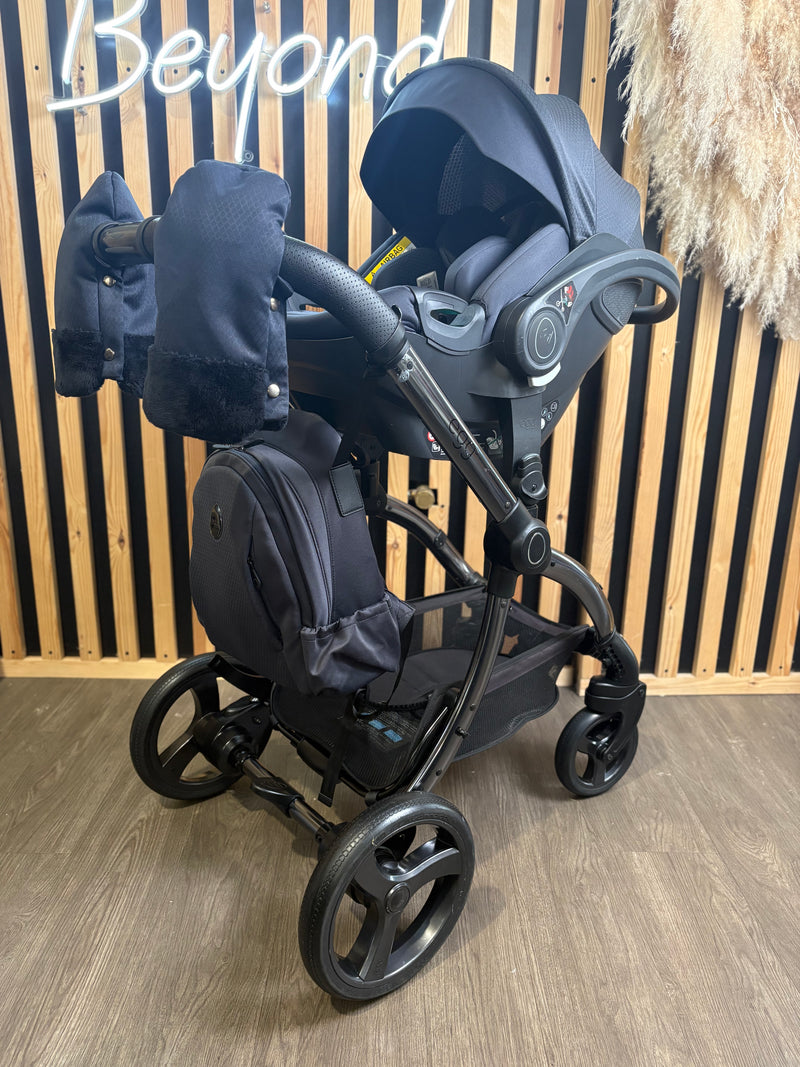 PRE LOVED egg3 Travel System - Celestial