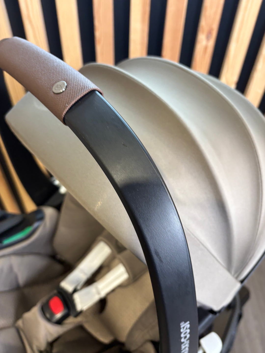 PRE LOVED Maxi-Cosi Fame Travel System - Twillic Truffle/Black Wheels