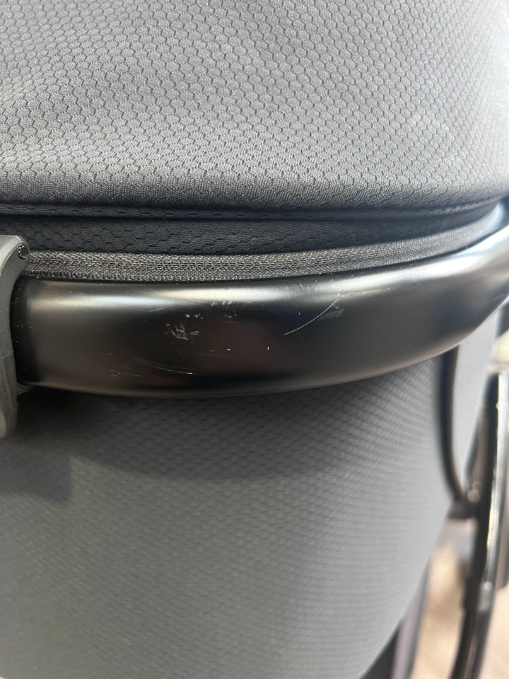 PRE LOVED egg2 Travel System - Just Black