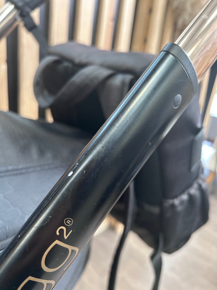 PRE LOVED egg2 Travel System - Jurassic Gold