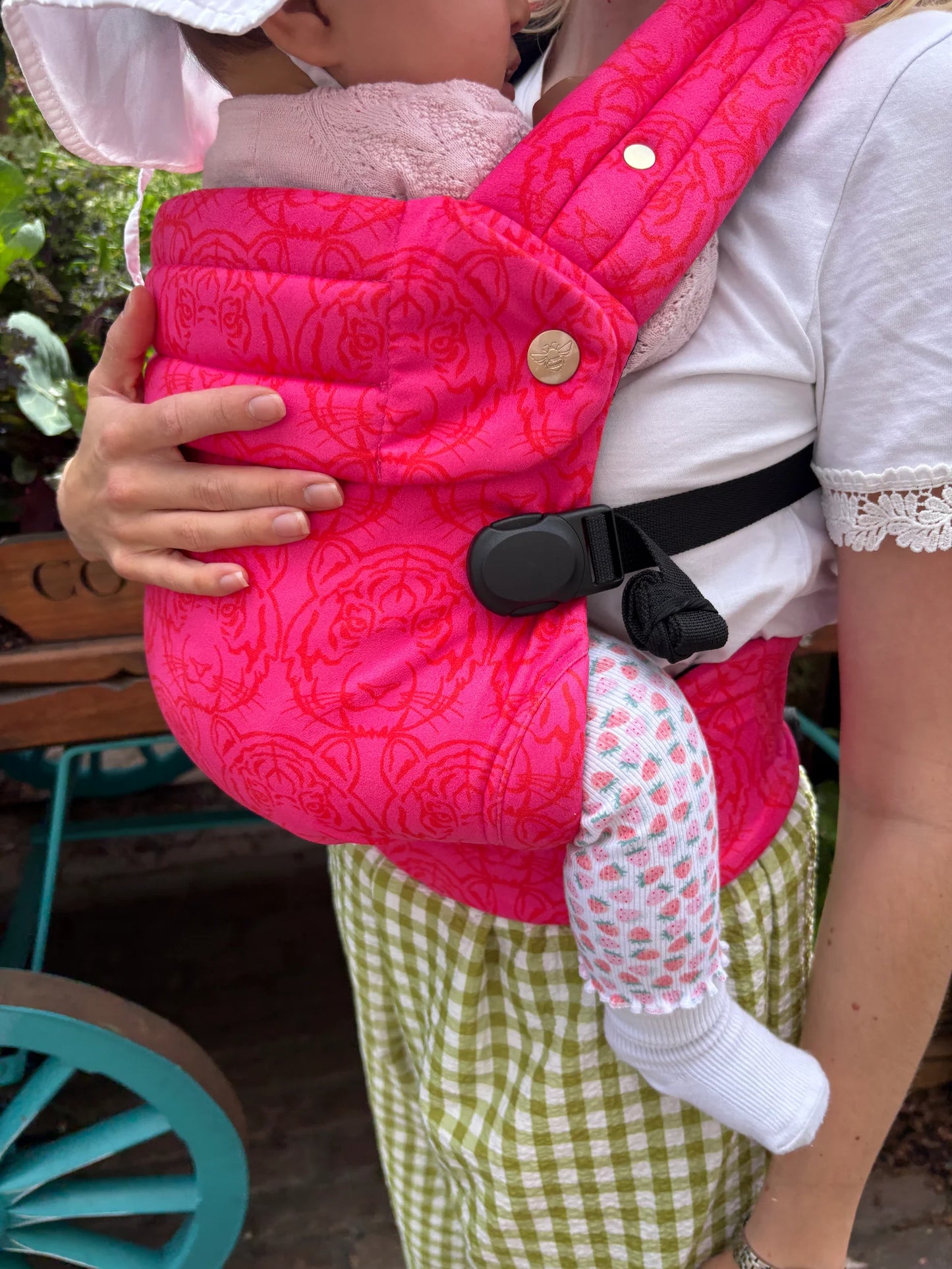 Bizzi Growin Nomad Air Baby Carrier – ROAR!