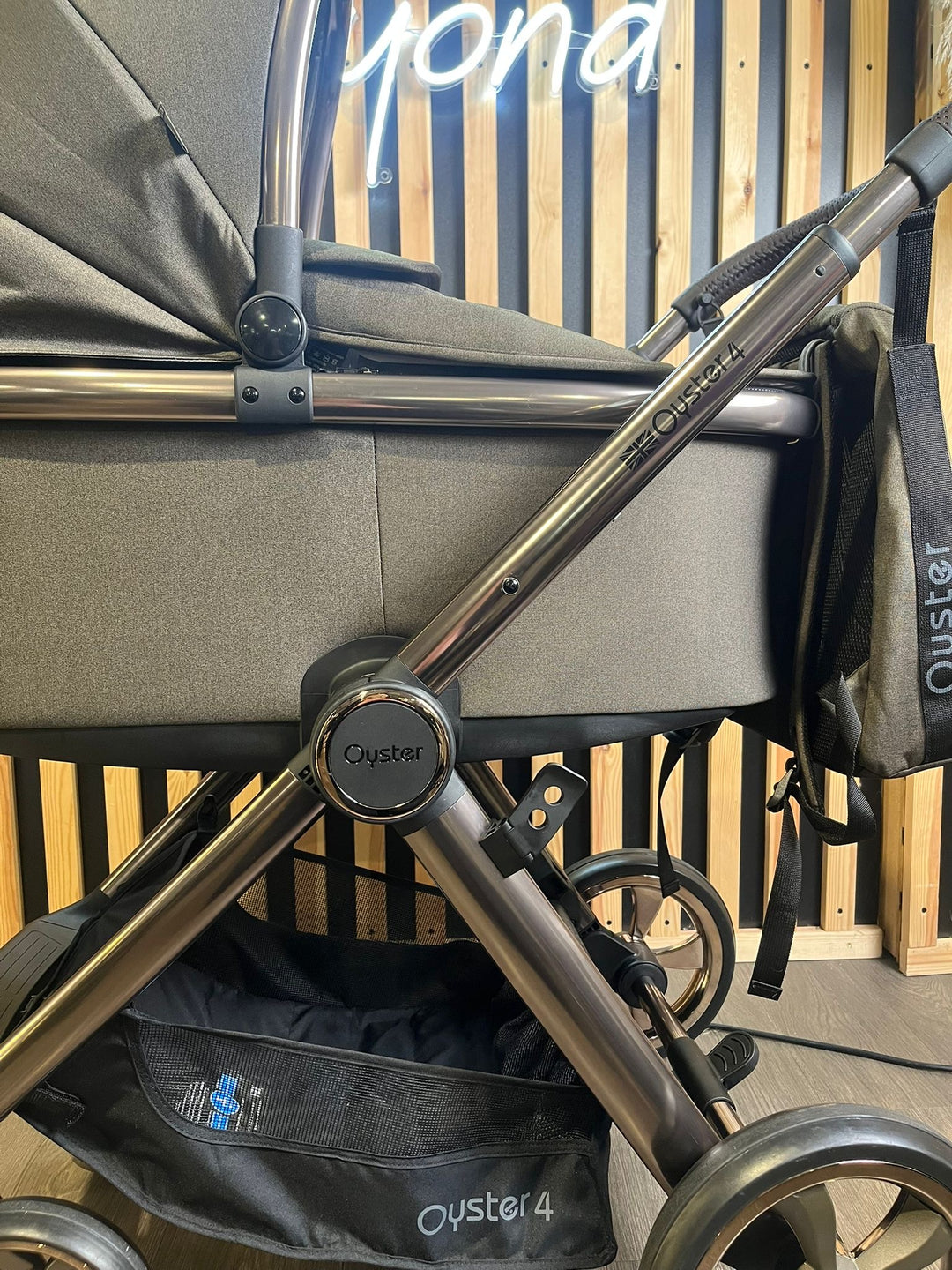 EX DISPLAY Babystyle Oyster4 2-in-1 Travel System - Chocolate Velvet