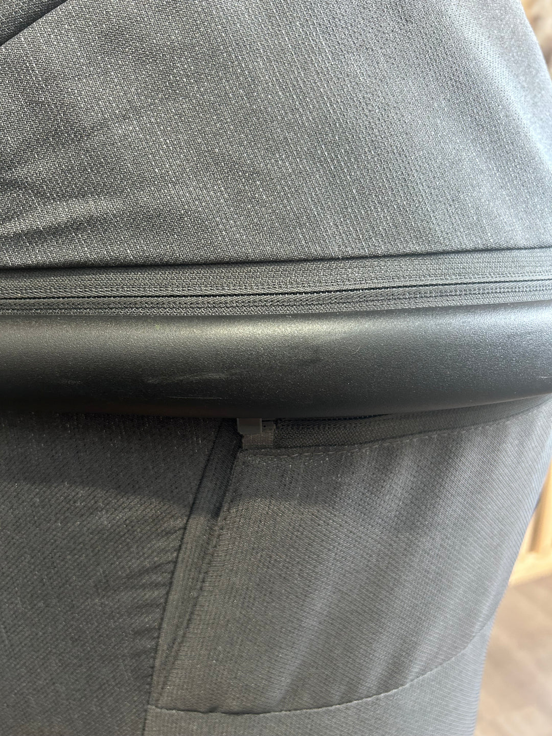 EX DISPLAY Venicci Tinum Edge 2-in-1 Travel System - Charcoal