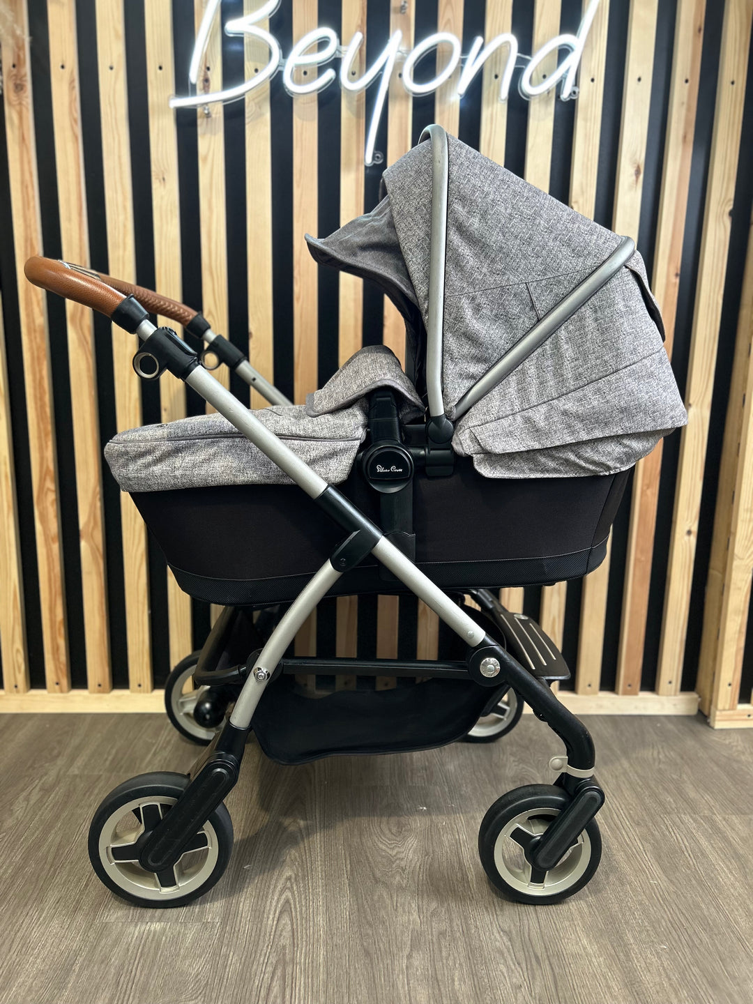 PRE LOVED Silver Cross Wayfarer Travel System - Camden