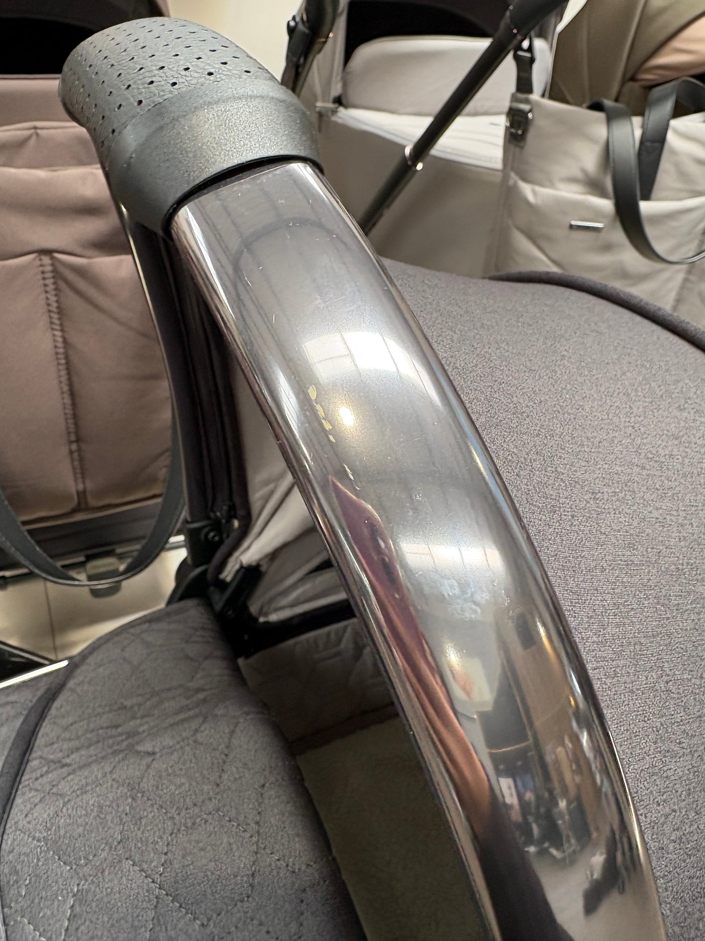PRE LOVED egg3 Travel System - Carbonite