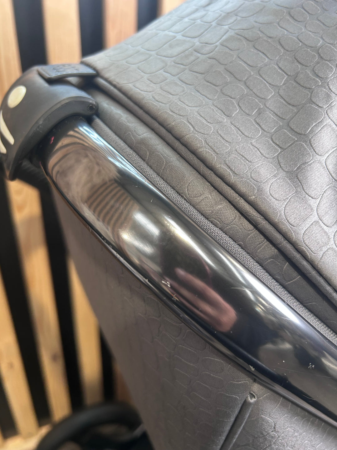 PRE LOVED egg2 Travel System - Jurassic Grey