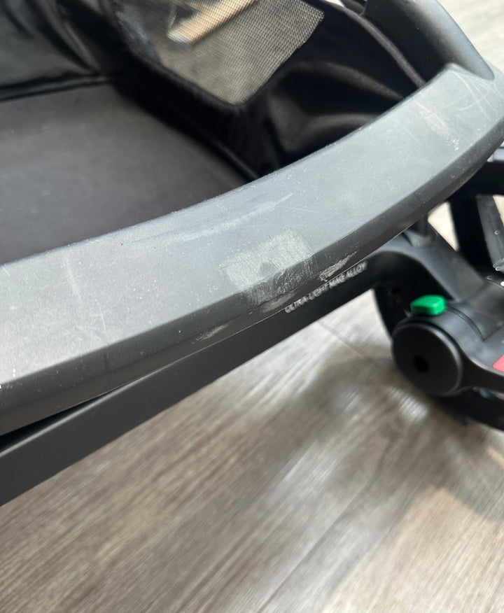 PRE LOVED Silver Cross Wave ONYX Chassis + Wheels