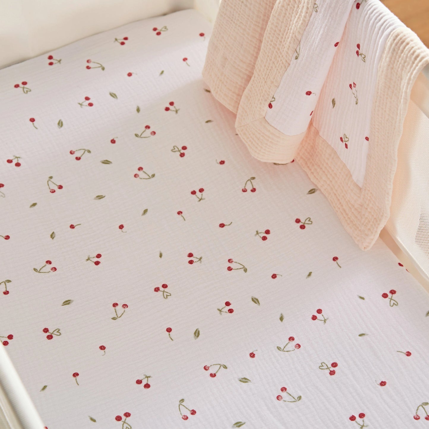 CuddleCo Universal Crib/Co-Sleeper Bedding Set - Ditsy Cherry