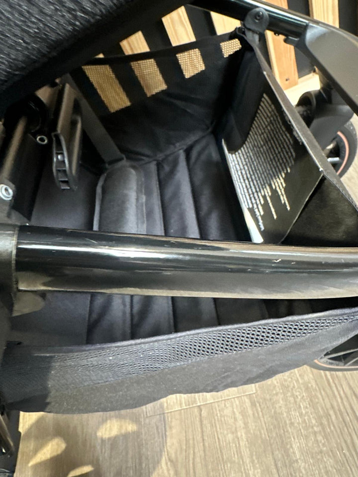 PRE LOVED Venicci Tinum Travel System - SE Stylish Black