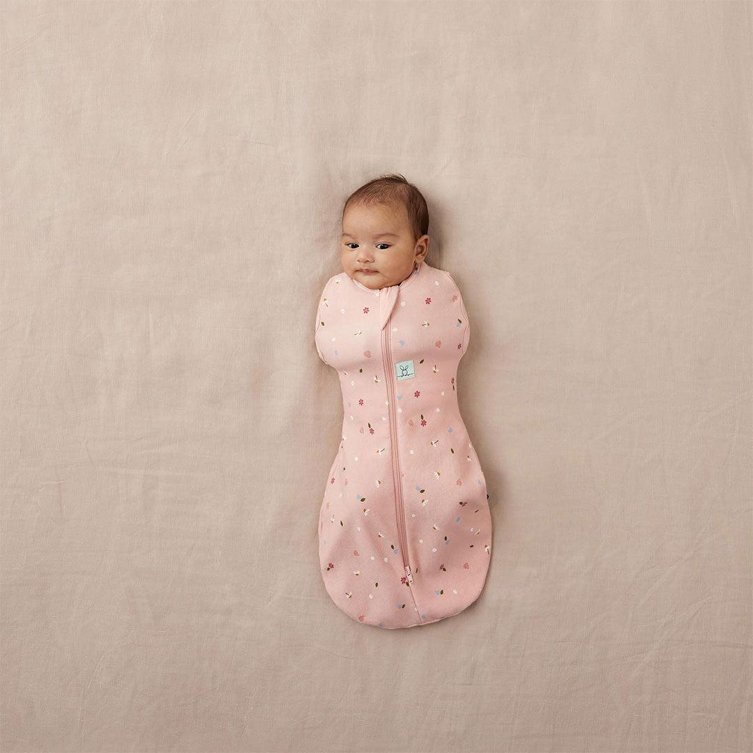 ergoPouch Organic All Year Cocoon Swaddle 1 Tog Sleeping Bag - Pink Daisies